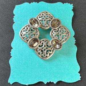 VINTAGE🗝️Metal Broach/Pin with Gems